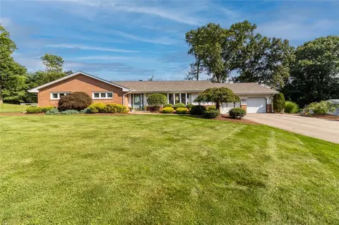 113 Maplewood Dr, Beaver, PA 15009