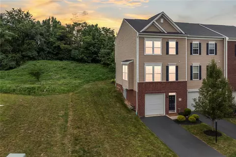 2 Truman Cir, Mckees Rocks, PA 15136