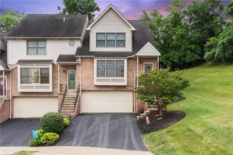 223 Woodcrest Dr, Coraopolis, PA 15108