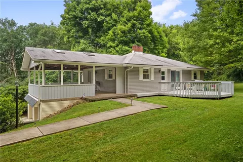 125 Glen Rape Rd, Zelienople, PA 16063