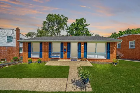 3046 Eastview Rd, Bethel Park, PA 15102