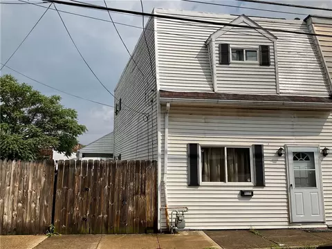 1957 Straubs Ln, Pittsburgh, PA 15212
