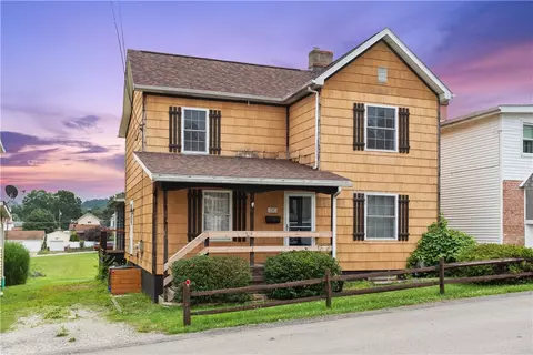 810 Green St, California, PA 15419