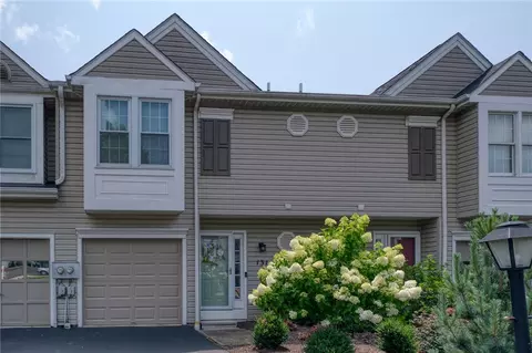 131 Westbrooke Ln, Coraopolis, PA 15108