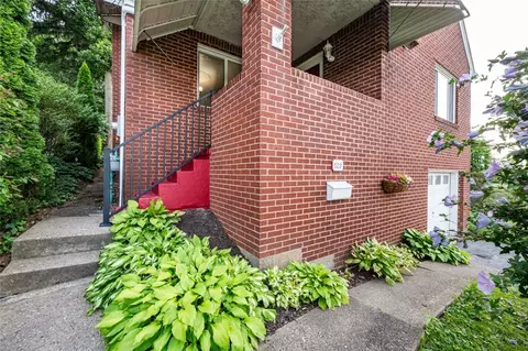 123 Clubvue Dr, West Mifflin, PA 15122