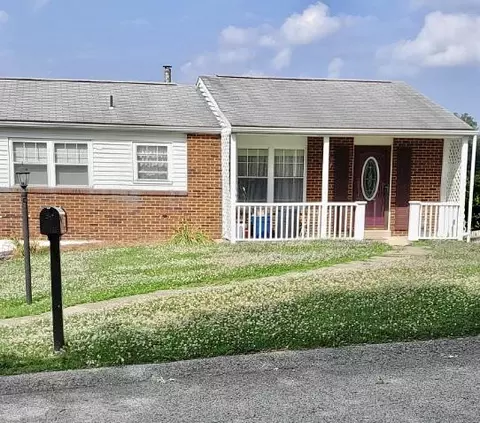 35 Patricia Dr, Greensburg, PA 15601