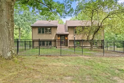 301 Leatherbark Rd, Cranberry, PA 16066
