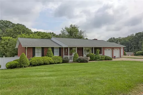 113 Lynnway Dr, Aliquippa, PA 15001