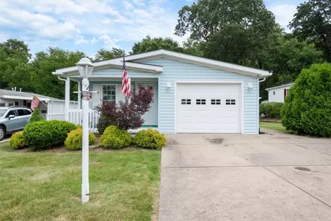169 Rock Lake Dr, Zelienople, PA 16063