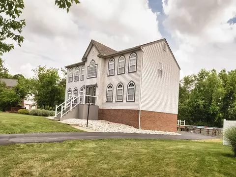 322 Samuel Dr, Cranberry Township, PA 16066