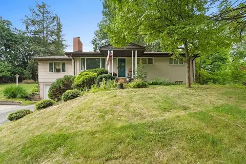 21 Ellen Dr, Mckees Rocks, PA 15136