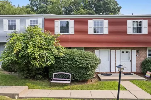 709 Countryside Dr, Mckees Rocks, PA 15136