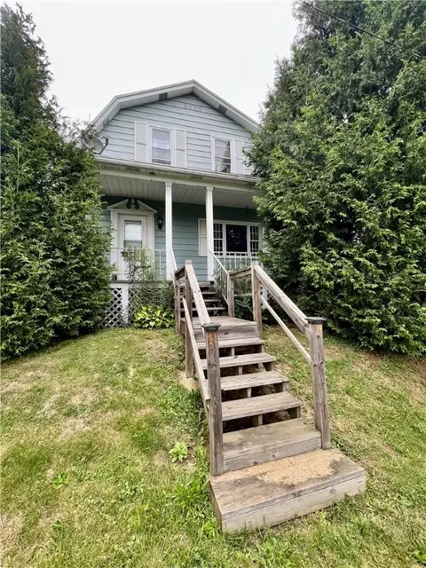 119 Penn St, Mcclellandtwn, PA 15458