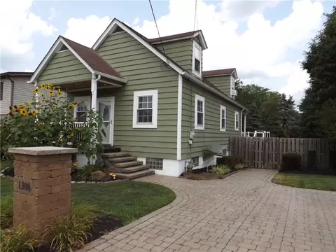 1308 Stewart St, Natrona Heights, PA 15065