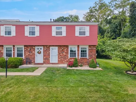 510 Countryside Dr, Mckees Rocks, PA 15136
