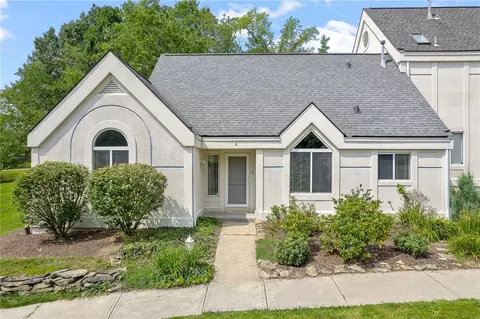 4 Ridgemead Fields Dr, Verona, PA 15147