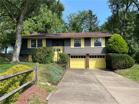 320 Sunlight Dr, Coraopolis, PA 15108