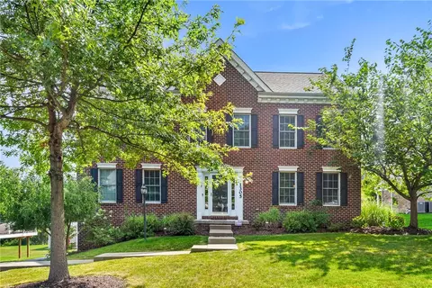 1305 Maplewood Cir, Washington, PA 15301