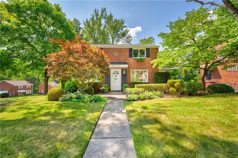 949 Rita Dr, Pittsburgh, PA 15221