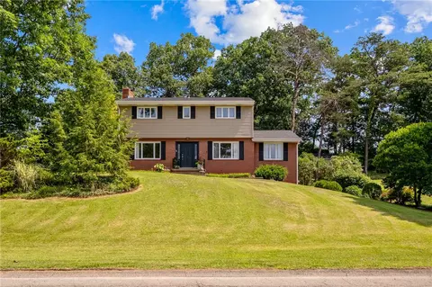 186 Geneva Dr, Aliquippa, PA 15001