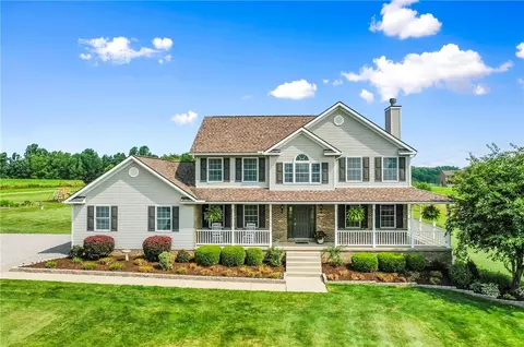 3279 Grandview Rd, Ellwood City, PA 16117
