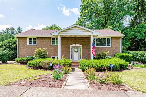 2134 Ridgeview Rd, Mount Pleasant, PA 15666