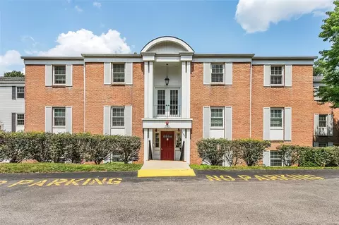 701 Camelot Dr, Pittsburgh, PA 15237