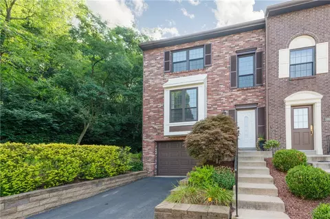 599 Thorncliffe Dr, Pittsburgh, PA 15205