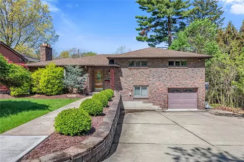 4 Hartle Ln, Pittsburgh, PA 15228
