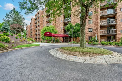 1500 Cochran Rd #915, Pittsburgh, PA 15243