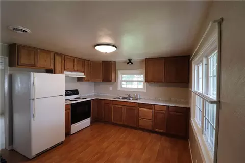 406 E 2nd Ave, Derry, PA 15627 photo 9