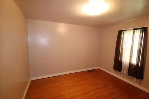 406 E 2nd Ave, Derry, PA 15627 photo 3