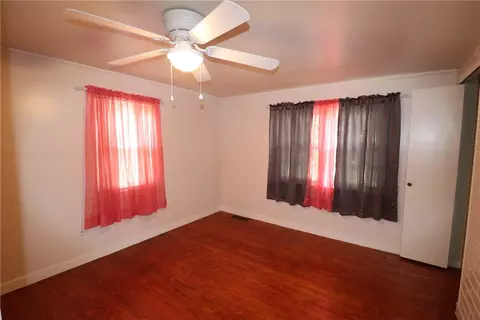 406 E 2nd Ave, Derry, PA 15627 photo 4