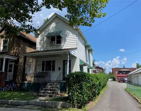 83 12th St, Ambridge, PA 15003
