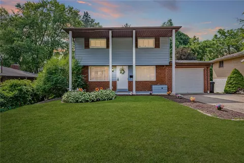531 Sunnyfield Dr, Monroeville, PA 15146