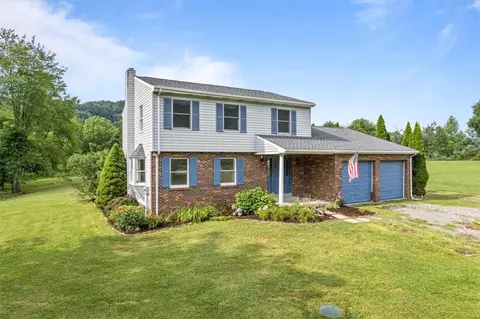 102 Flood Ln, Evans City, PA 16033