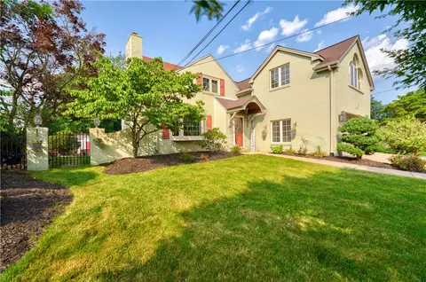 740 Rolling Green Dr, Bethel Park, PA 15102