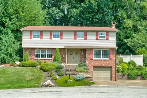 626 Courtview Dr, Greensburg, PA 15601