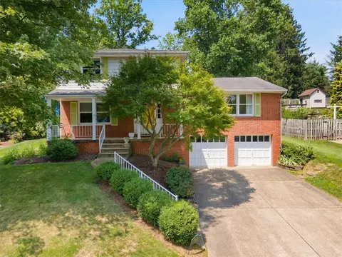 2691 Elaine Dr, Lower Burrell, PA 15068