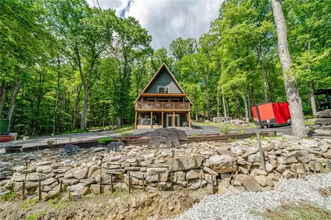 236 Snowshoe Rd, Acme, PA 15610