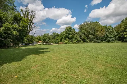 . Pine Dr, New Stanton, PA 15672