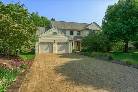4017 Forest Dr, Aliquippa, PA 15001