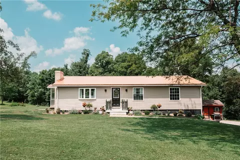 184 Mountain View Rd, Clymer, PA 15728