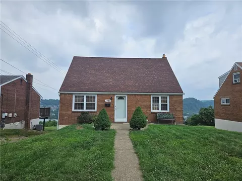 1737 Outlook Dr, Verona, PA 15147