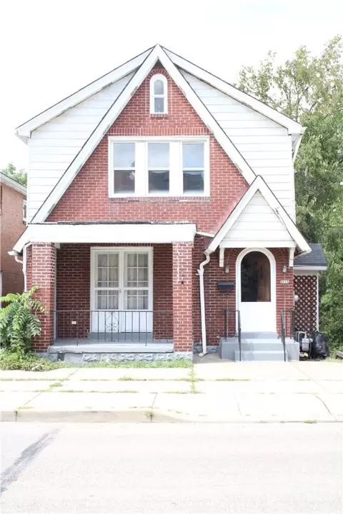 2044 Pioneer Ave, Pittsburgh, PA 15226