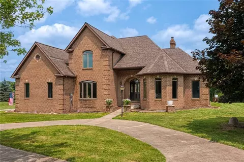 421 Dairy Farm Rd, Lower Burrell, PA 15068