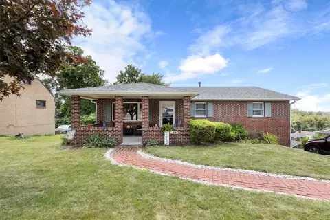 1970 Thomas Dr, White Oak, PA 15131