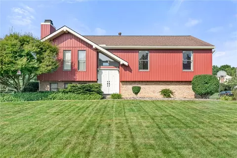 30 Roseanne Cir, Irwin, PA 15642