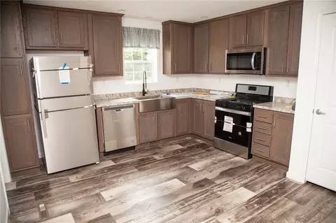 196 Commodore Dr, Perryopolis, PA 15473 photo 3