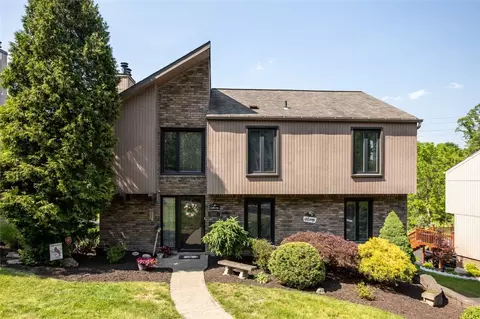 132 Vanderbilt Dr, Pittsburgh, PA 15243